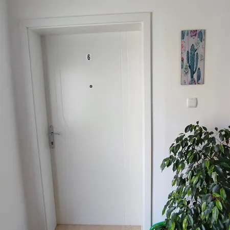 In Mit Schoener Terrasse By Interhome בית נופש קריקווניצה