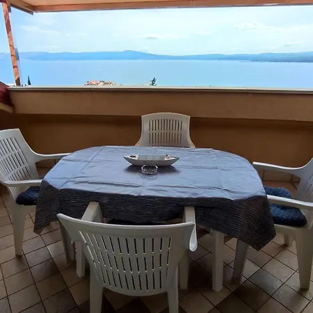 In Mit Schoener Terrasse By Interhome בית נופש *